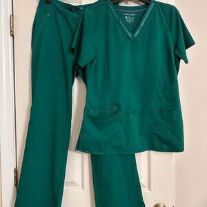 Healing Hands Purple Label Women’s Medium Scrub Set Tori Pants & Jasmine Top